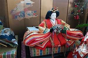 衣裳着雛人形